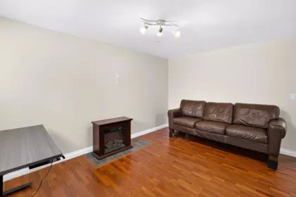 Swimming Pool Photo of 19442 67a Avenue, Surrey, BC