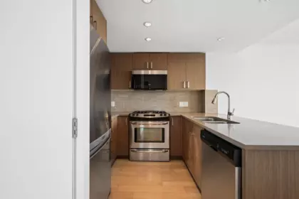 1005 7117 Elmbridge Way, Richmond, BC, Richmond — Apartment/Condo for sale