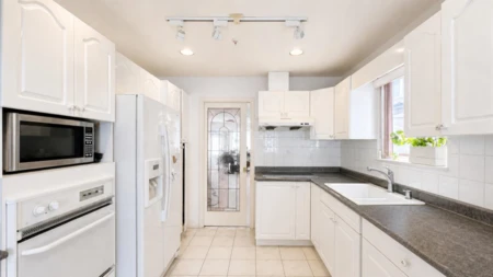 Kitchen Photo of 3211 Queens Avenue, Vancouver, BC