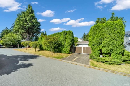 Basement Recreation Room Photo of 15447 92a Avenue, Surrey, BC