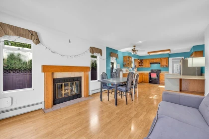 Breakfast Nook Photo of 15447 92a Avenue, Surrey, BC