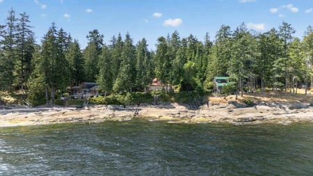 Family Room Photo of 105 Island Park Drive, Galiano Island, BC