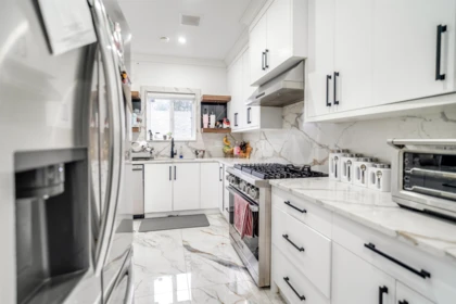 Kitchen Island Photo of 22839 Purdey Avenue, Maple Ridge, BC