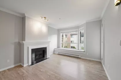 204 8680 Lansdowne Road, Richmond, BC, Richmond — Apartment/Condo for sale