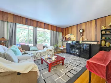 Breakfast Nook Photo of 435 E Osborne Road, North Vancouver, BC
