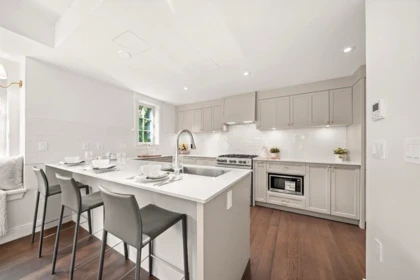 Kitchen Island Photo of 1 5819 Highbury Street, Vancouver, BC