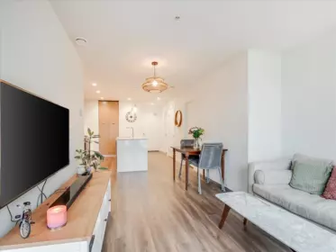 406 108 E 8th Street, North Vancouver, BC, North Vancouver — Apartment/Condo for sale