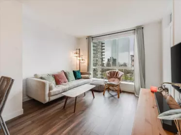 406 108 E 8th Street, North Vancouver, BC, North Vancouver — Apartment/Condo for sale