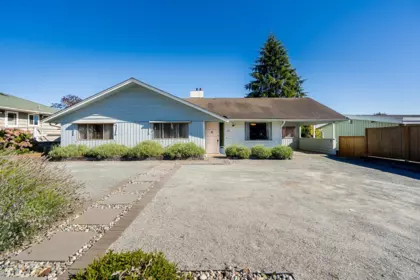 40 E Tenth Avenue, New Westminster, BC, New Westminster — Single Family Residence for sale
