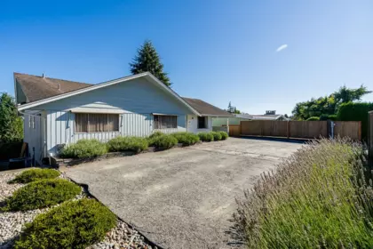 40 E Tenth Avenue, New Westminster, BC, New Westminster — Single Family Residence for sale
