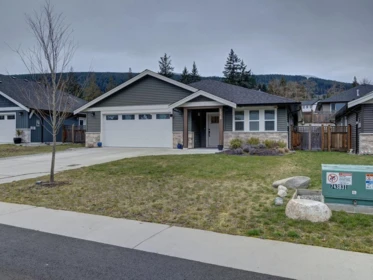 1028 Celia Crescent, Gibsons, BC, Gibsons — Single Family Residence for sale