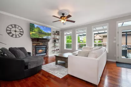 Kitchen Island Photo of 44557 Bayshore Avenue, Chilliwack, BC