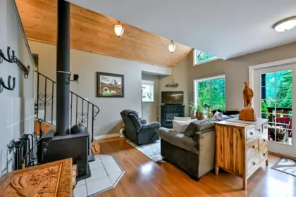 Kitchen Photo of 14883 Parkwood Street, Sunshine Valley, BC