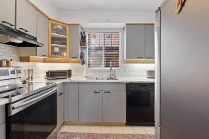 Kitchen Photo of 203 988 W 16th Avenue, Vancouver, BC