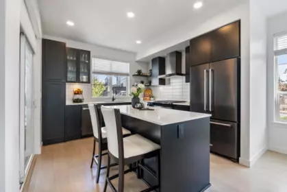 Kitchen Island Photo of 72 2774 Montrose Avenue, Abbotsford, BC