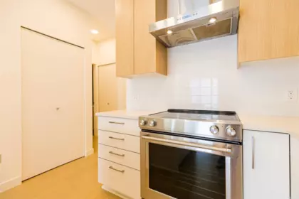 217 5460 Broadway, Burnaby, BC, Burnaby — Apartment/Condo for sale