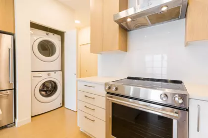 217 5460 Broadway, Burnaby, BC, Burnaby — Apartment/Condo for sale