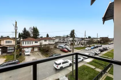 Office / Den Photo of 2 7353 12th Avenue, Burnaby, BC