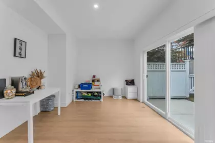Entry Foyer Photo of 32 14355 62 Avenue, Surrey, BC