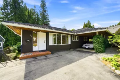 Front Yard Photo of 535 Ailsa Avenue, Port Moody, BC