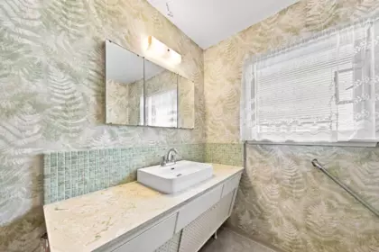 Guest Bathroom Photo of 535 Ailsa Avenue, Port Moody, BC