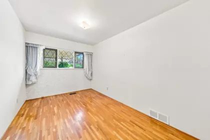 Powder Room Photo of 535 Ailsa Avenue, Port Moody, BC