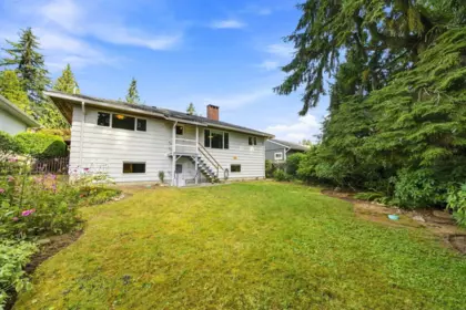 Staircase Photo of 535 Ailsa Avenue, Port Moody, BC
