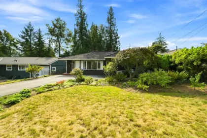 Swimming Pool Photo of 535 Ailsa Avenue, Port Moody, BC