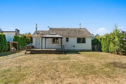 Garden / Landscaping Photo of 9260 Mcnaught Road, Chilliwack, BC