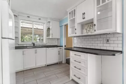 Kitchen Island Photo of 9260 Mcnaught Road, Chilliwack, BC