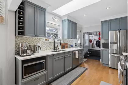 Primary Bedroom Photo of 3964 Dundas Street, Burnaby, BC
