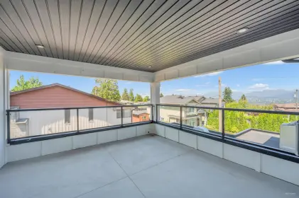 6889 Stanley Street, Burnaby, BC, Burnaby — Half Duplex for sale