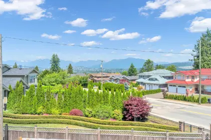 6889 Stanley Street, Burnaby, BC, Burnaby — Half Duplex for sale