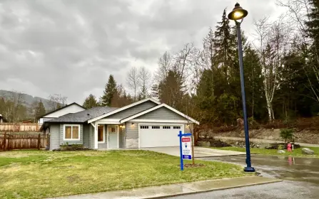 1020 Celia Crescent, Gibsons, BC, Gibsons — Single Family Residence for sale