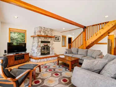 9599 Emerald Place, Whistler, BC, Whistler — Single Family Residence for sale