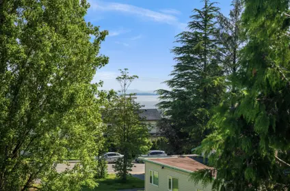 15438 Oxenham Avenue, White Rock, BC, White rock — Single Family Residence for sale