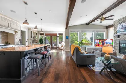 15438 Oxenham Avenue, White Rock, BC, White rock — Single Family Residence for sale