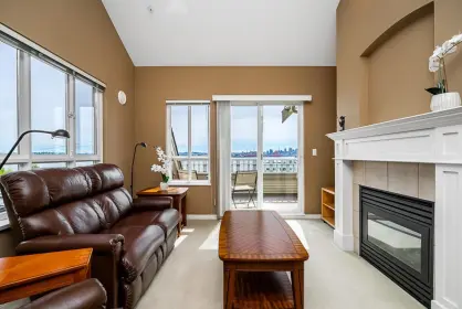 304 365 E 1st Street, North Vancouver, BC, North vancouver — Apartment/Condo for sale