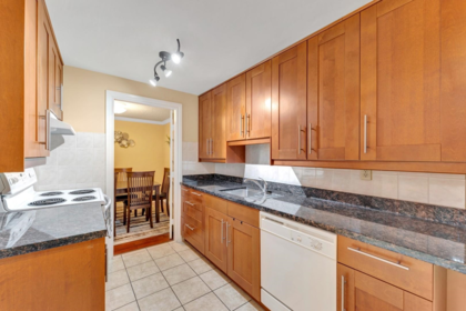 214 7297 Moffatt Road, Richmond, BC, Richmond — Apartment/Condo for sale