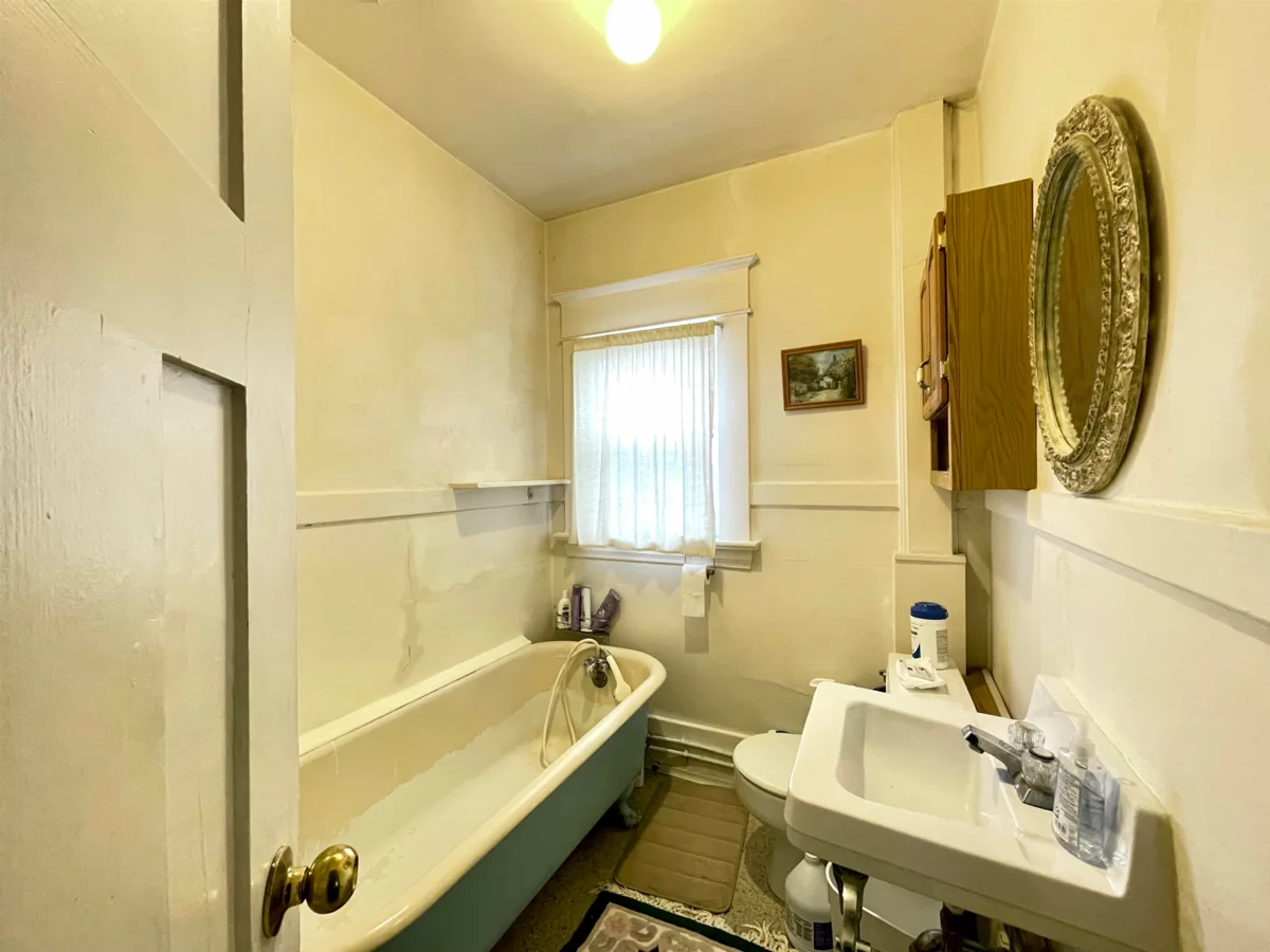 Bedroom 3 Photo of 2250 E Pender Street, Vancouver, BC