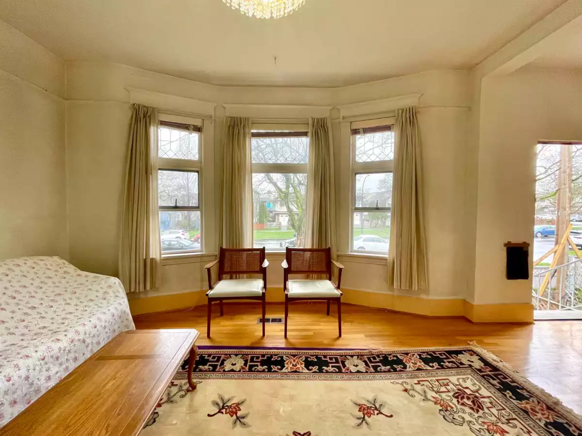 Living Room Photo of 2250 E Pender Street, Vancouver, BC