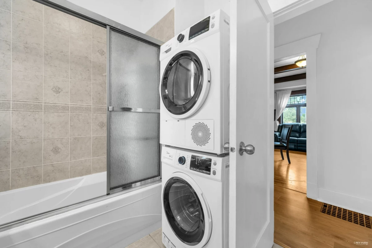 Kitchen Island Photo of 6519 Cypress Street, Vancouver, BC