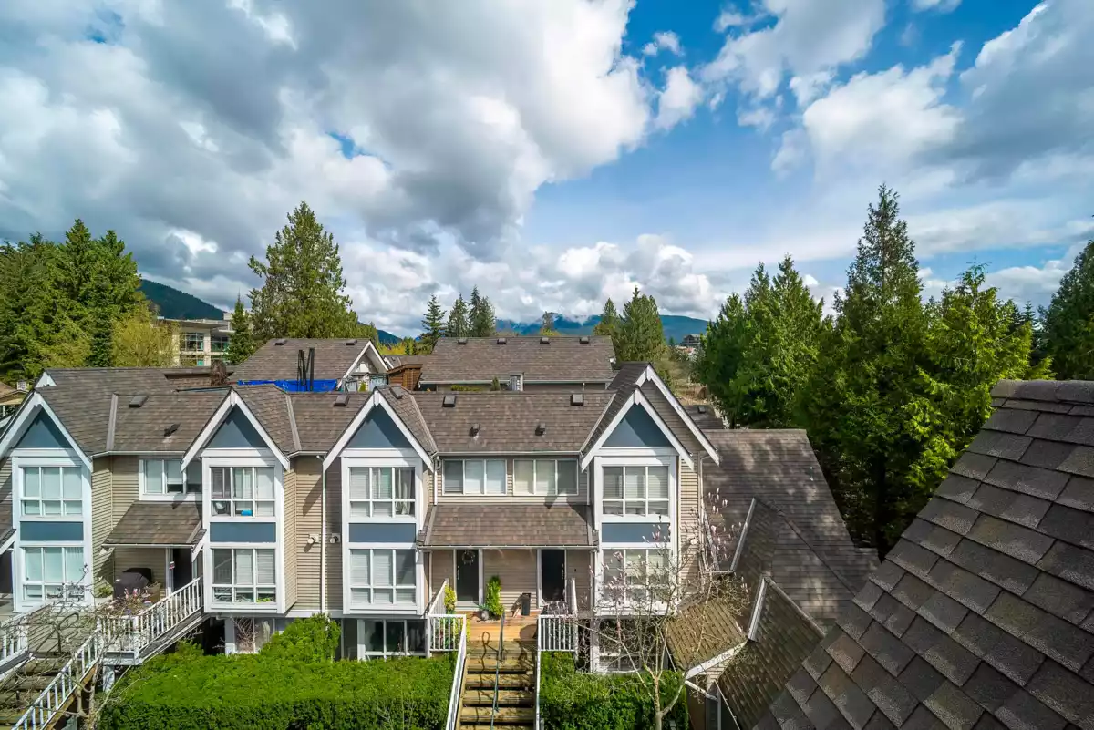 Kitchen Photo of 15 1015 Lynn Valley Road, North Vancouver, BC