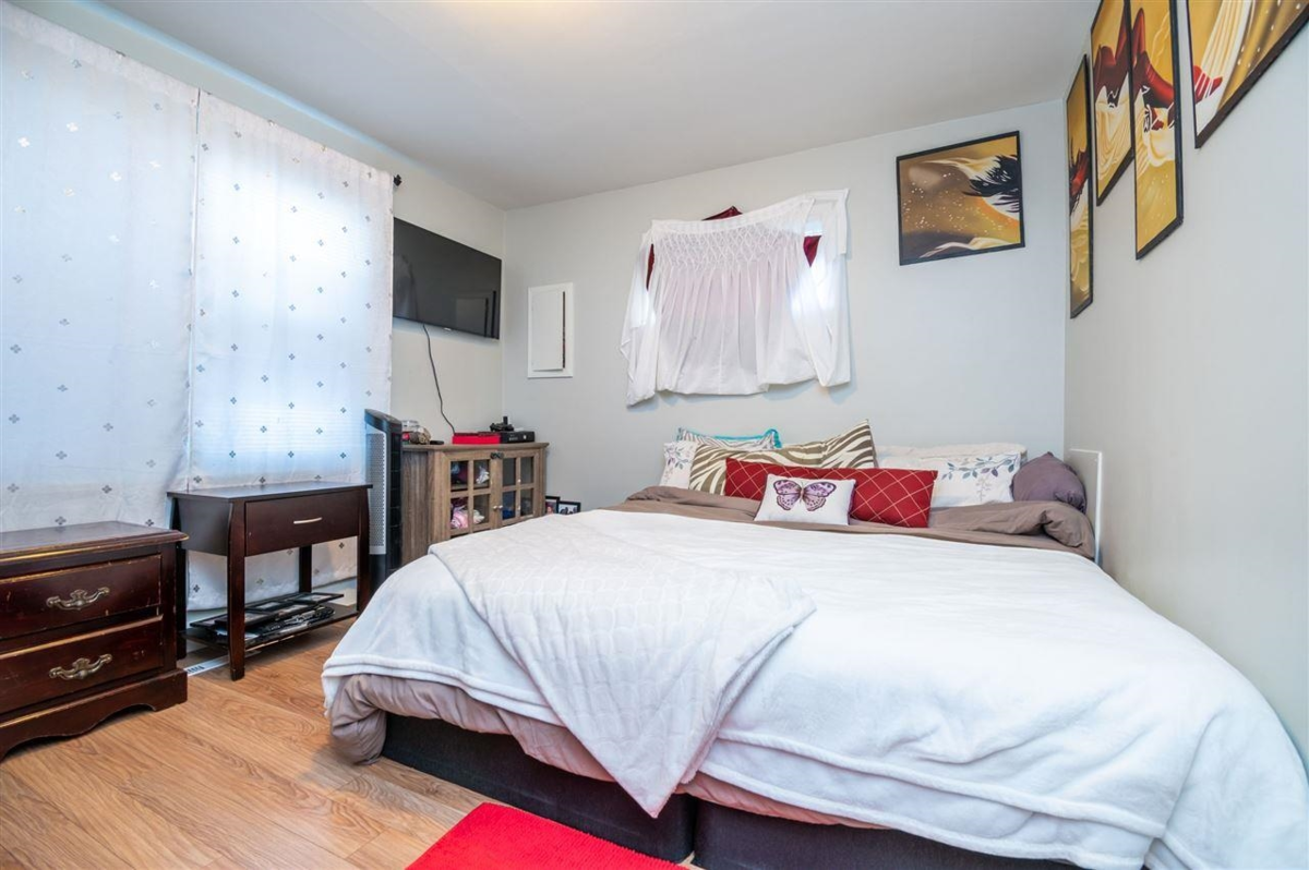 Living Room Photo of 46080 First Avenue, Chilliwack, BC