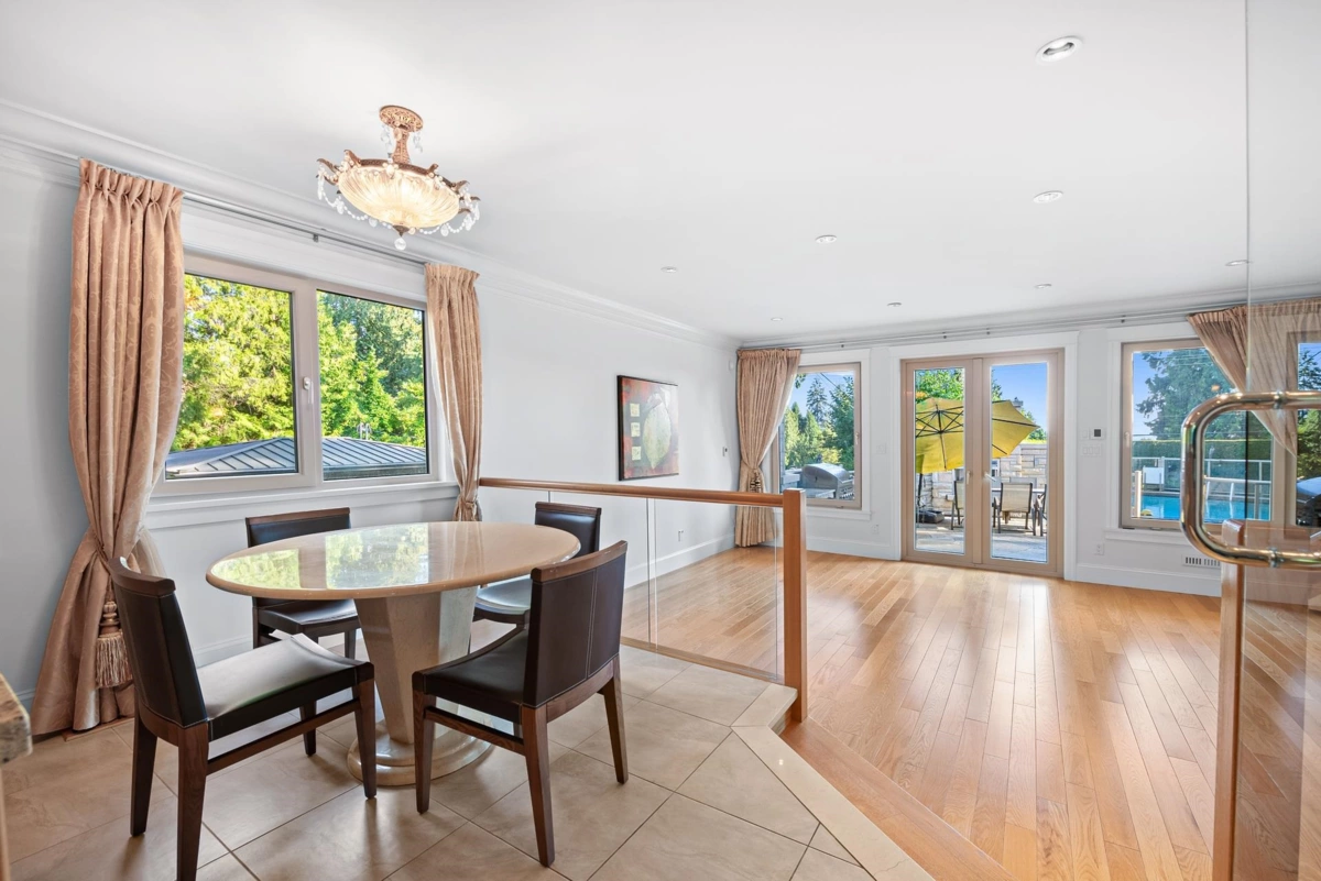 Breakfast Nook Photo of 1361 Mathers Avenue, West Vancouver, BC