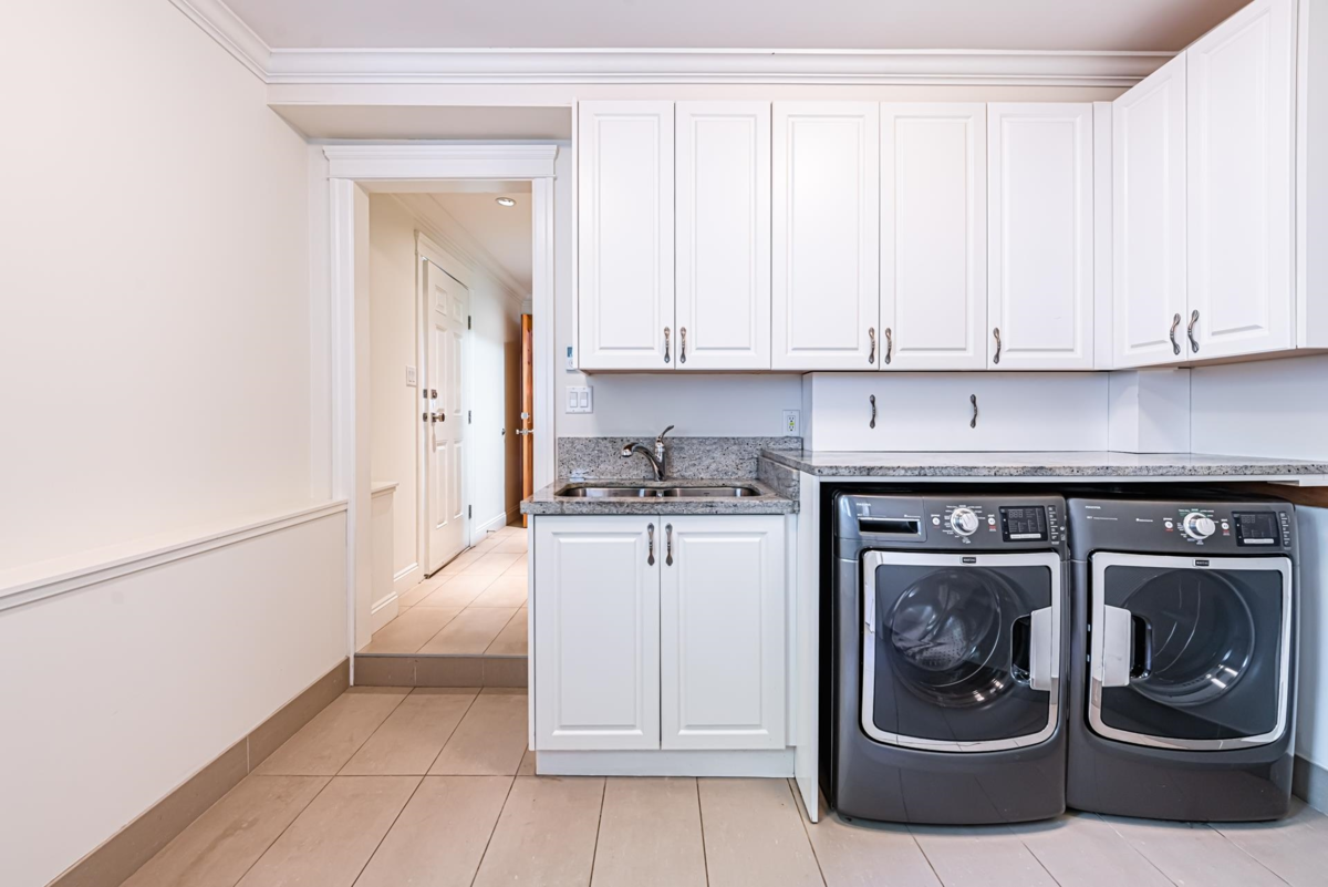 Front Yard Photo of 1361 Mathers Avenue, West Vancouver, BC