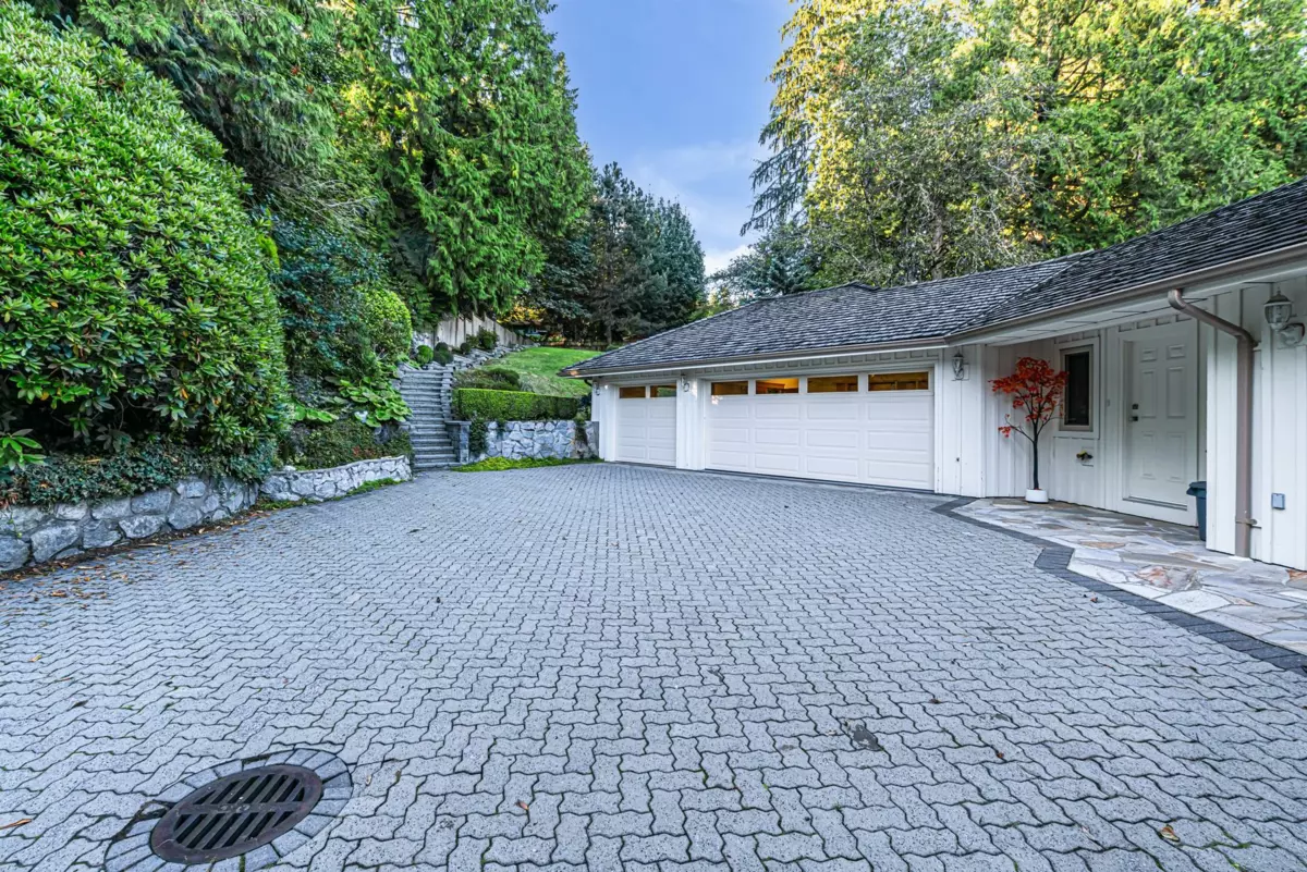 Hot Tub / Spa Photo of 1361 Mathers Avenue, West Vancouver, BC