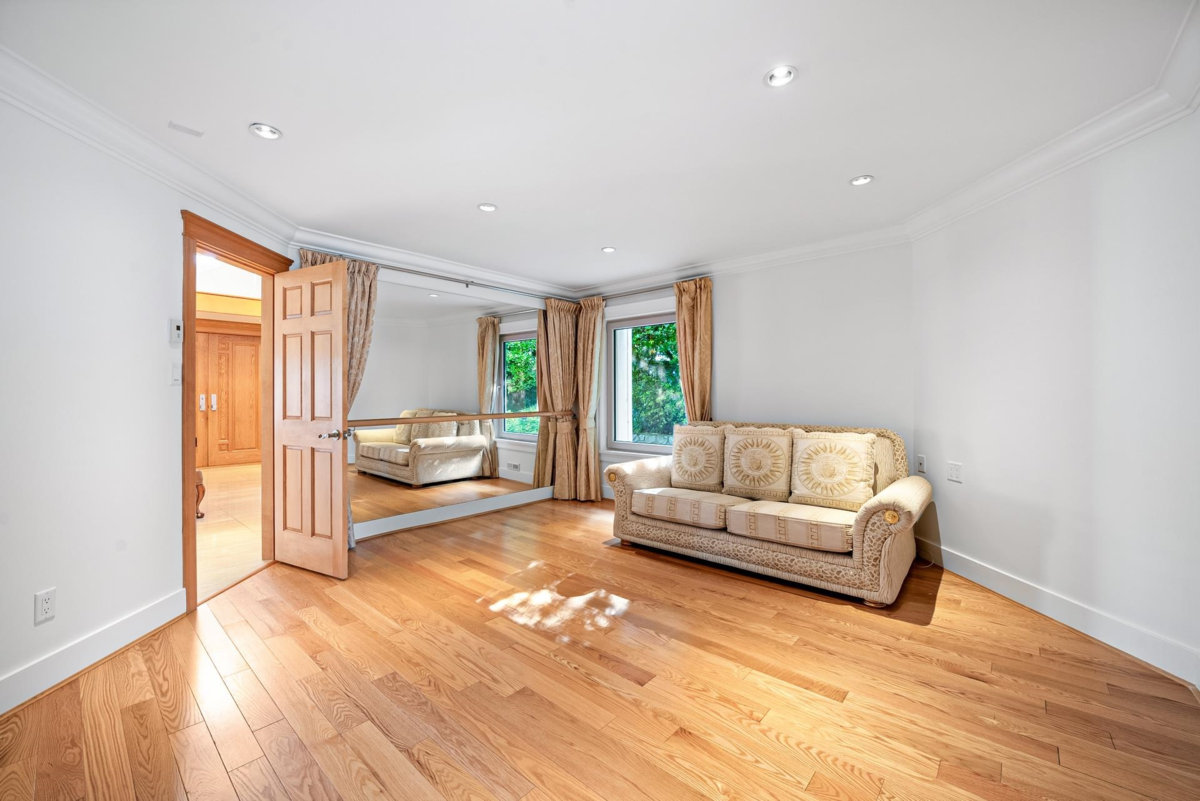 Primary Bathroom Photo of 1361 Mathers Avenue, West Vancouver, BC