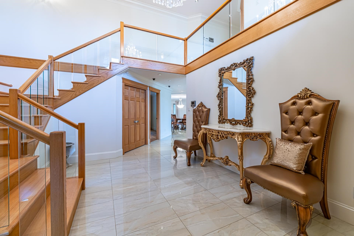 Walk-In Closet Photo of 1361 Mathers Avenue, West Vancouver, BC