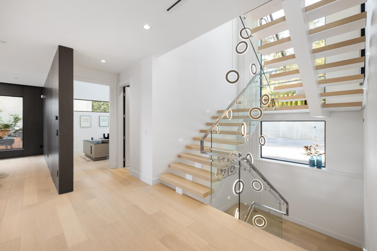 Breakfast Nook Photo of 449 Hillcrest Street, West Vancouver, BC